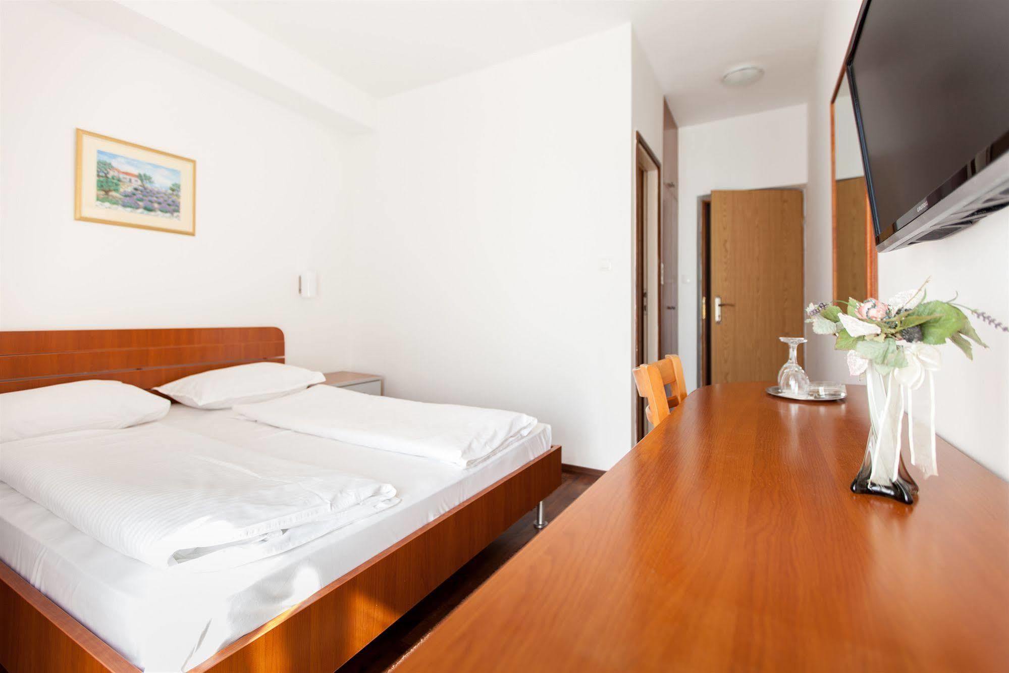 Pansion Amigos Hotel Podstrana Ngoại thất bức ảnh