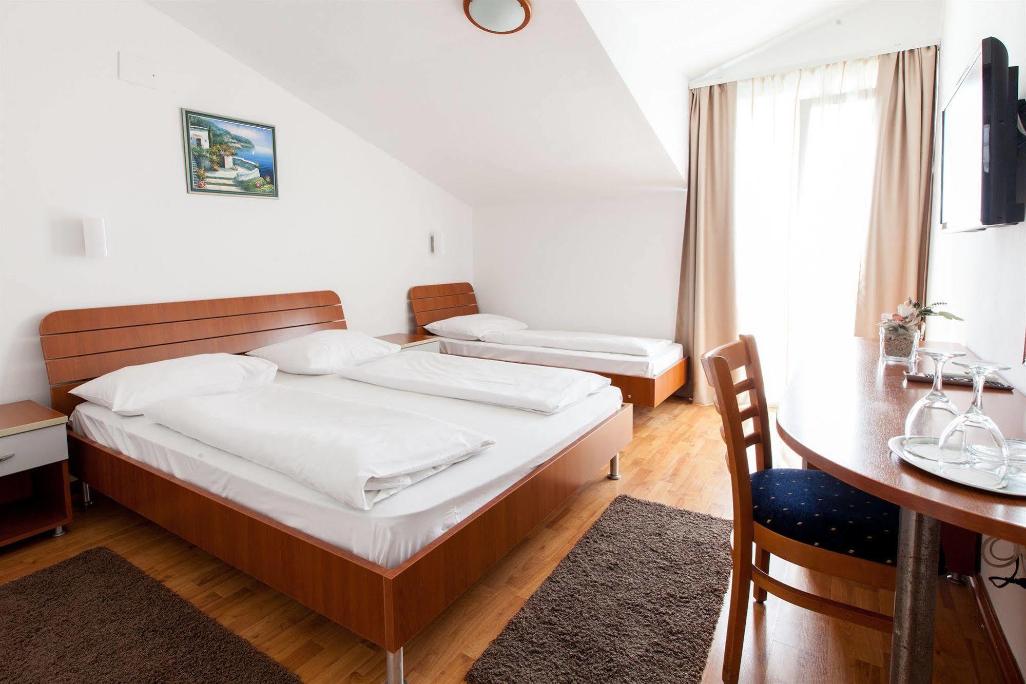 Pansion Amigos Hotel Podstrana Ngoại thất bức ảnh