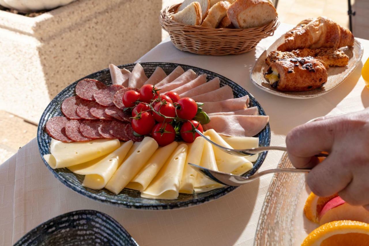 Pansion Amigos Hotel Podstrana Ngoại thất bức ảnh